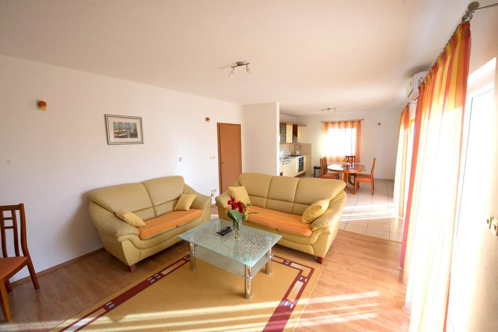 Apartments Meri Trogir Room photo