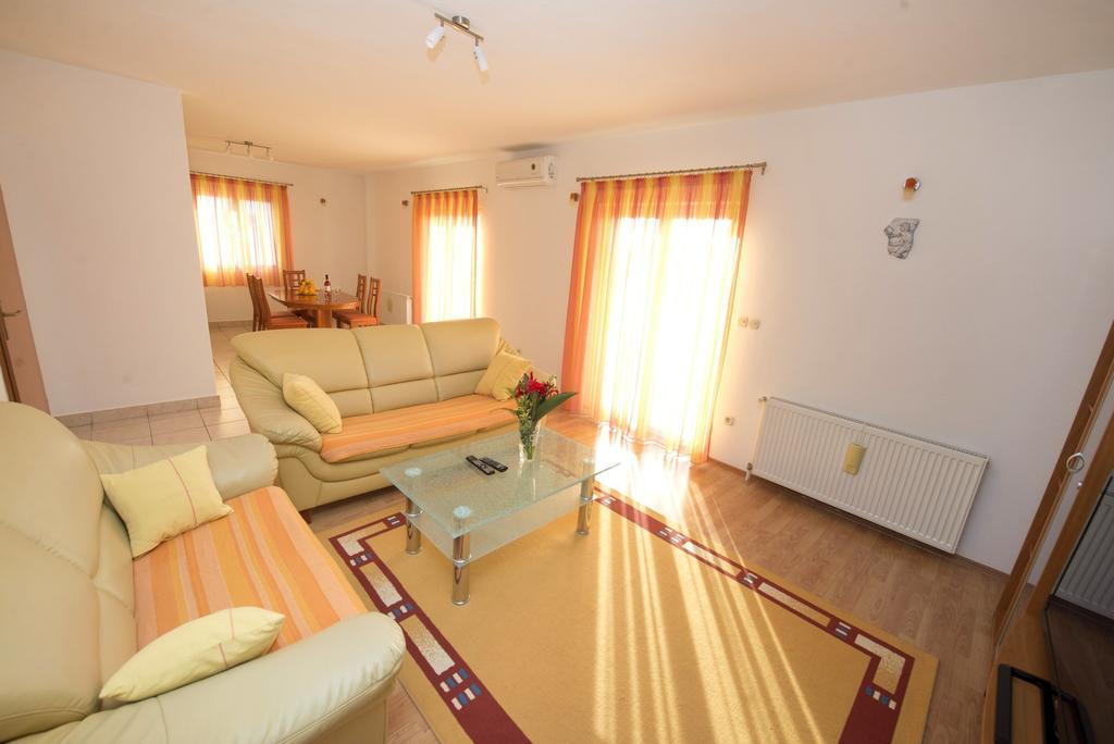 Apartments Meri Trogir Room photo