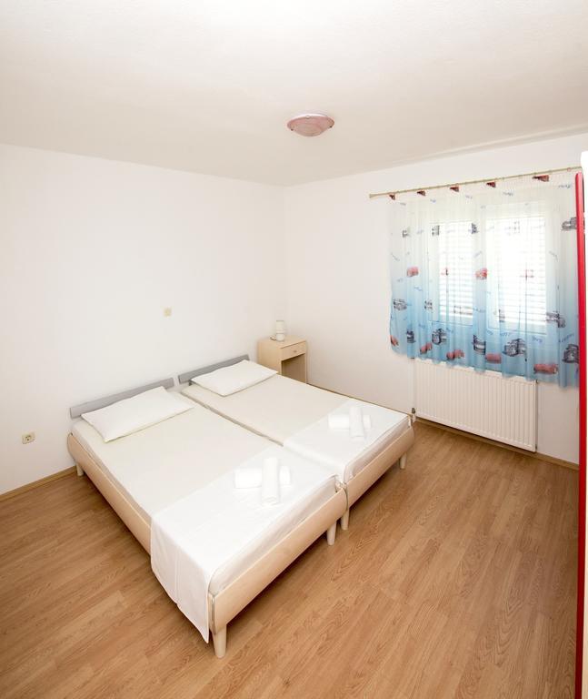 Apartments Meri Trogir Room photo