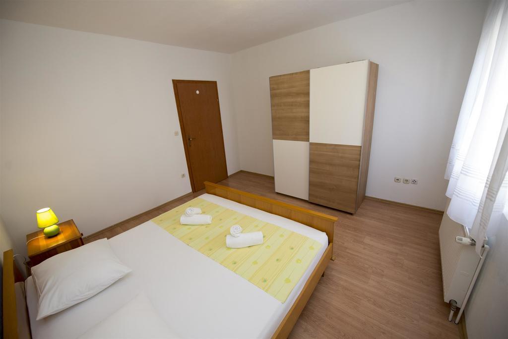 Apartments Meri Trogir Exterior photo